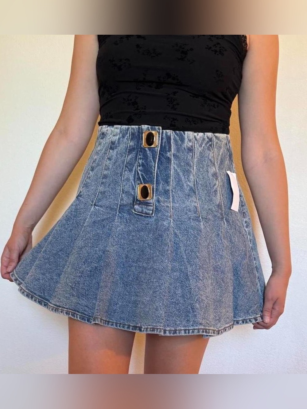 Avec Les Filles Pleated Blue Denim Mini Skirt with Button Detail - Picture 3 of 5